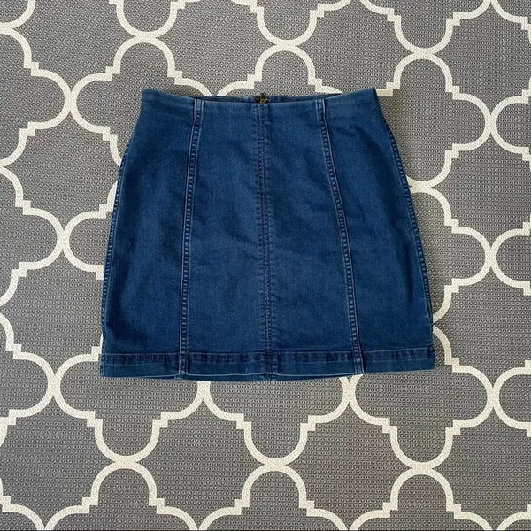 Free people modern femme dark denim miniskirt jean skirt size 8 - Image 2