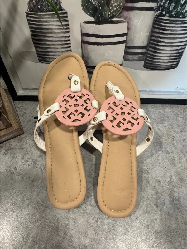 Women's white fashion sandals, size 9 - Image 3