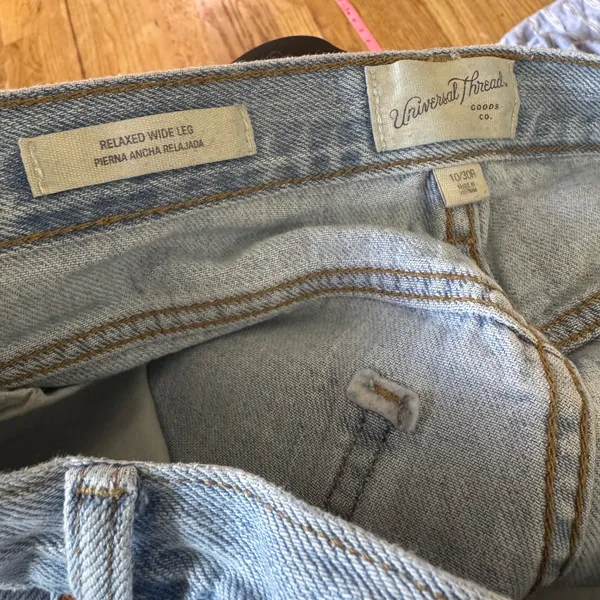 Universal Threads Relaxed Wide Leg Jeans Light Wash Star Patch Denim Womens 10/30 - Image 6
