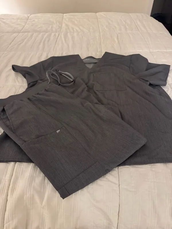 Fabletics men’s scrubs  - Image 2