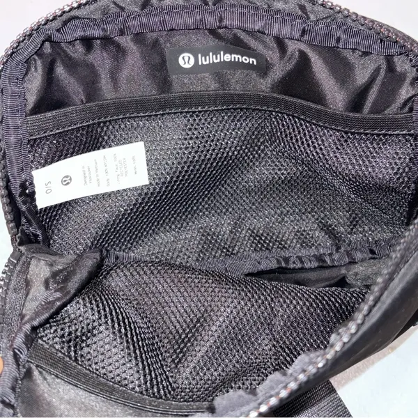 Lululemon Black 1L Everywhere Belt Bag Fanny Pack Waist Pack Bag - Image 8