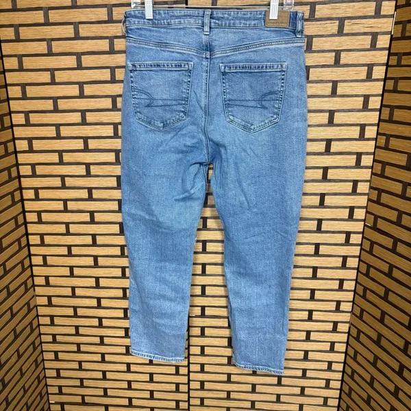 American‎ Eagle Mom Jeans Size 8 Short - Image 2