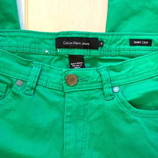 Calvin Klein Jeans|| Green skinny crop jeans. See measurements in pictures. - Image 2