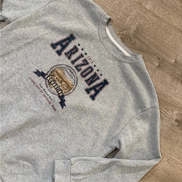•SHEIN• SWEATSHIRT - Image 4