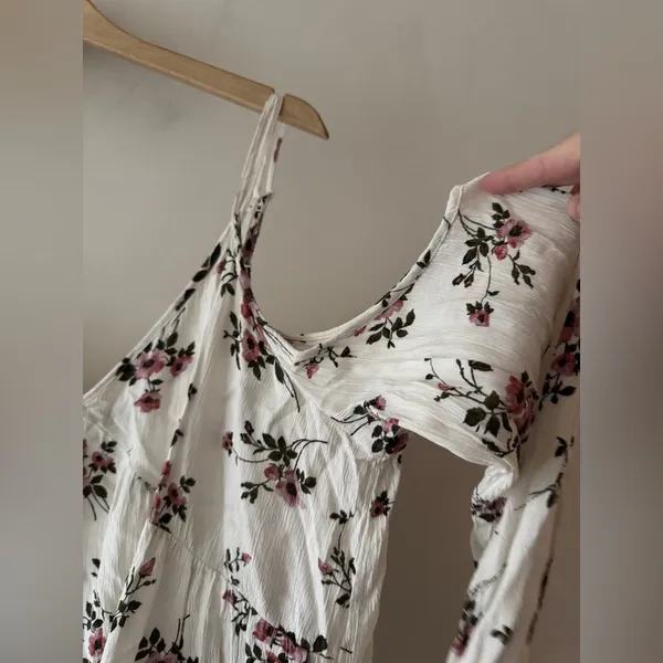 American Eagle Off the Shoulder‎ White Floral Boho Flowy Blouse - Image 3