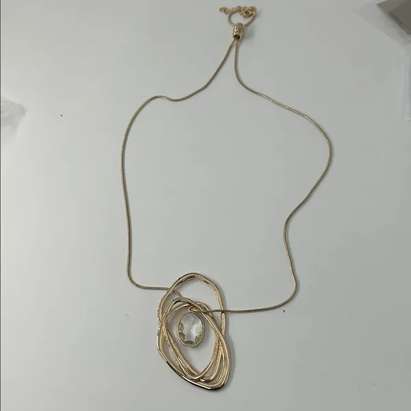 Elegant Gold Pendant Necklace - Image 15