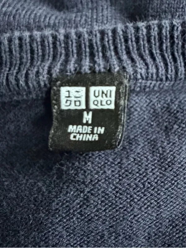 Uniqlo Dark Navy Knit Sweater - Image 3