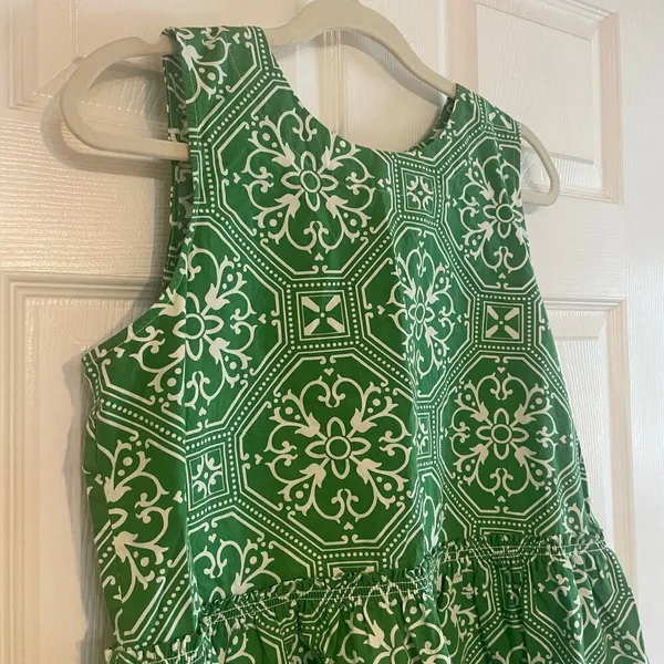 Ann Taylor sleeveless top featuring a green and white geometric print size med - Image 2