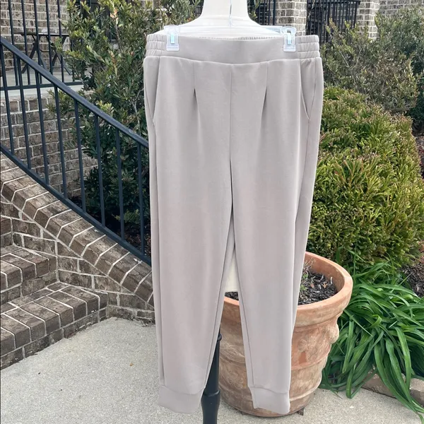 Avia So soft comfy Sweatsuit Sweatshirt Matching Pants Set Women’s Medium Taupe - Image 9