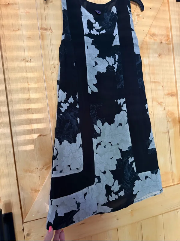 FARM Rio Black & White Floral Chiffon Shift Dress - Size M Like new! - Image 5