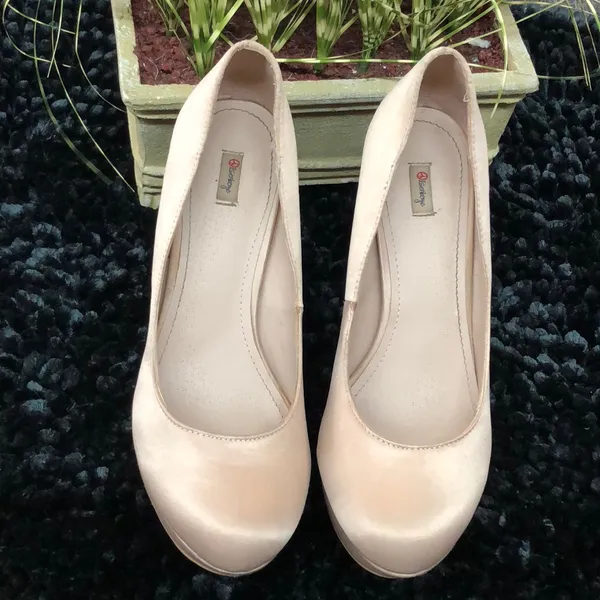 Olsenboye Champagne Satin shoes w/rhinestones on the heels. - Image 3