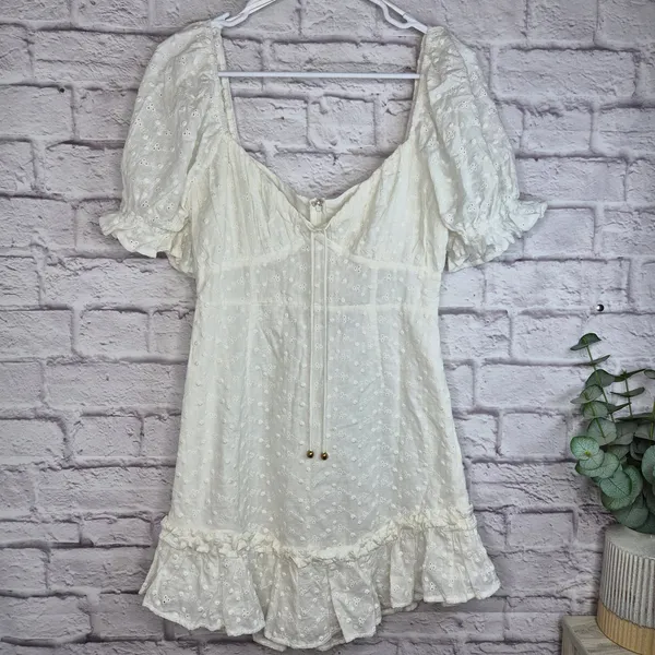 NWT Selfie Leslie Hayden White Eyelet Cotton Milkmaid Puff Sleeve Mini Dress M - Image 3
