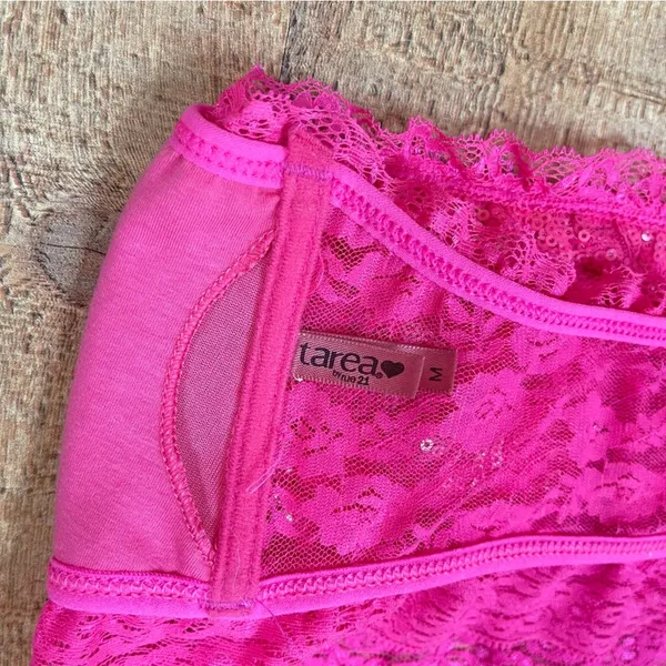 Tarea Rue 21 Medium Juniors Sequin Lace Hot Pink Bandeau Bra Top - Image 4