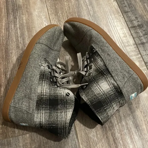 TOMS Gray Plaid Lace Up Flat Booties - Image 10