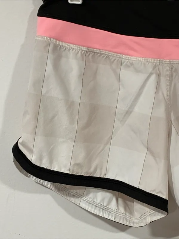 Lululemon Groovy Run Short Dune Gros Gingham Plaid Bleached‎ Coral/Black Size 4 - Image 3