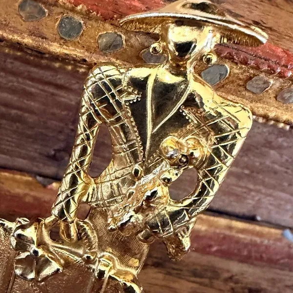 Figural Traveler Brooch Gold Tone - Image 4