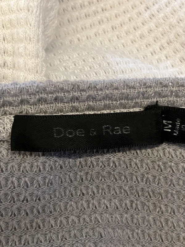 Doe & Rae Sweater Womens Medium Gray Colorblock Waffle Knit Ruffle Pullover - Image 6
