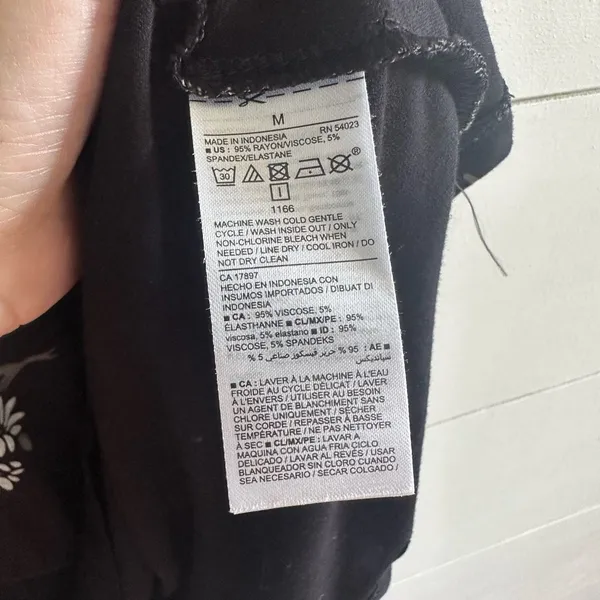 Old Navy Women’s Medium Black Floral Dress - Image 3