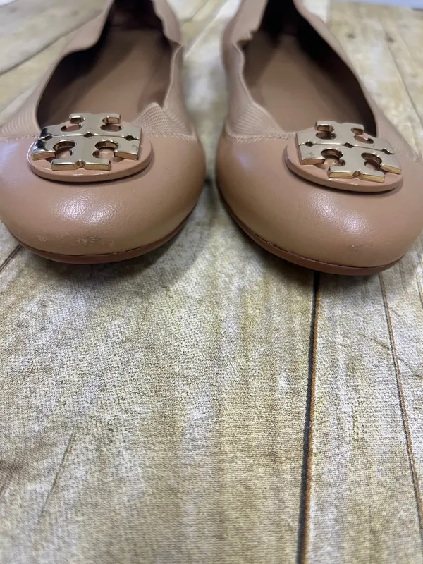 Tory Burch Women's Nude Leather Ballet Flats with Gold Emblem size 6.5 - Image 7