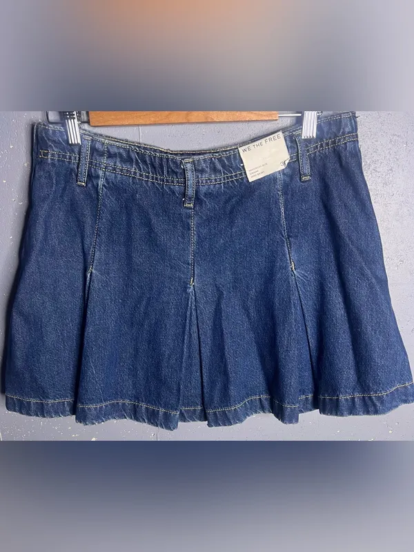 Free People Madison Ave Mini Skirt Denim Pleated. Size 30 - Image 4