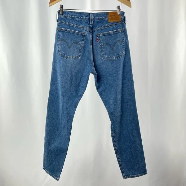 Levis Wedgie‎ Distressed Knee Jean in Blue Size 28 - Image 2