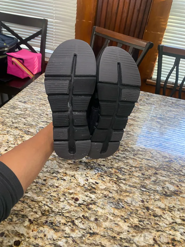 On Running women’s Black and Gray Sneakers - Image 7