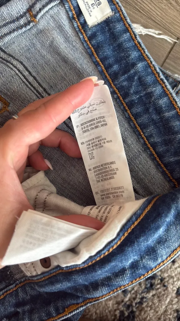 Abercrombie Mom High-Rise Jeans Curve Love - Image 5