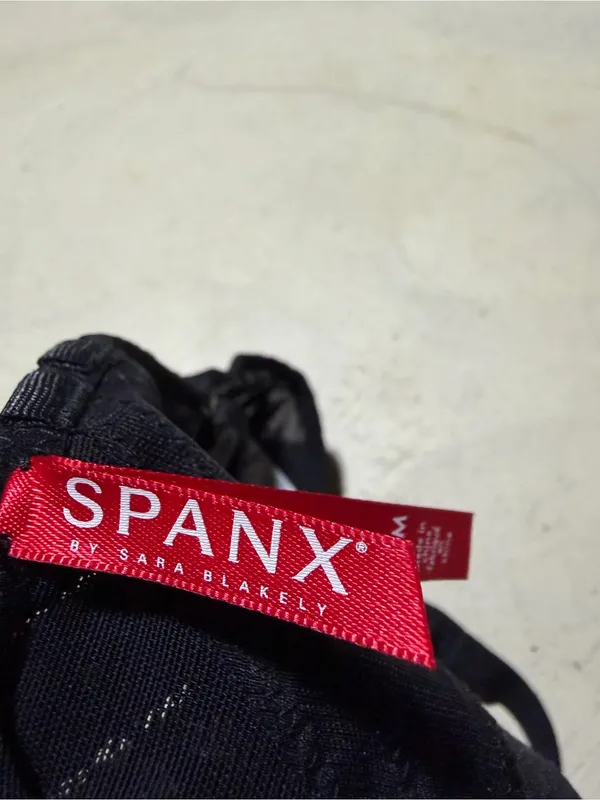 Spanx spotlight on Lace Bralette Black medium - Image 6