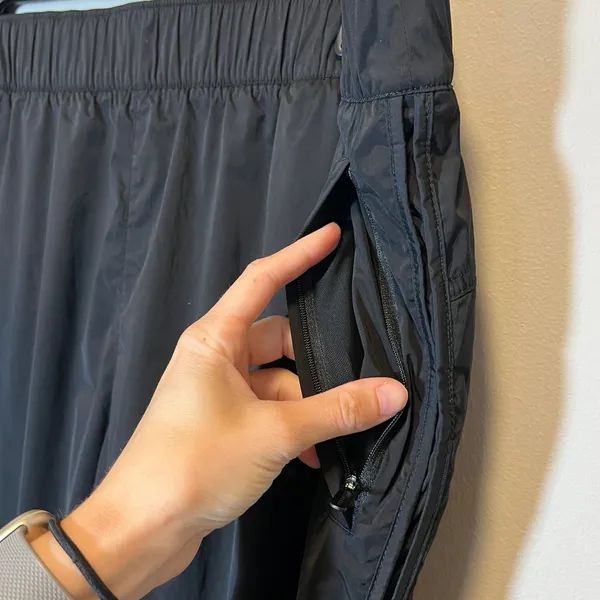 Athleta Women's XL Black Nylon Bungee Hem Track Pants Zipper Pockets - Image 6