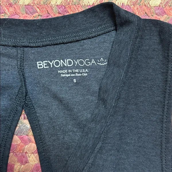BEYOND YOGA V NECK OPEN BACK TANK - Image 2