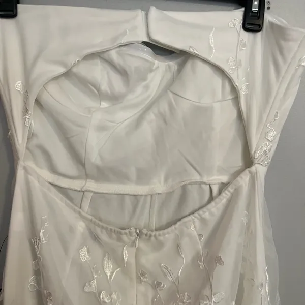 Lulu's Eternal Glamour White 3D floral jumpsuit‎ NWT Size XL - Image 7