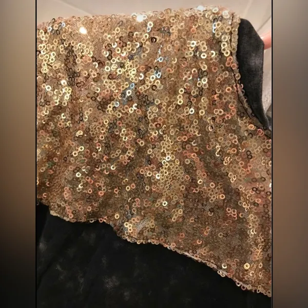 POL Sequin Short Sleeve Top - Size: Large - Image 3