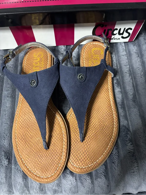 Circus by Sam Edelman Navy Suede T-Strap Sandals with Tan Footbed - Image 2
