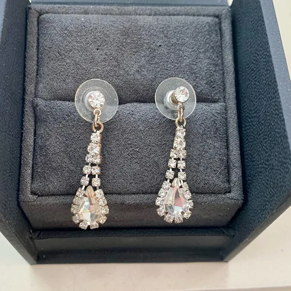 Beautiful Rhinestone Drop Earrings - Image 4