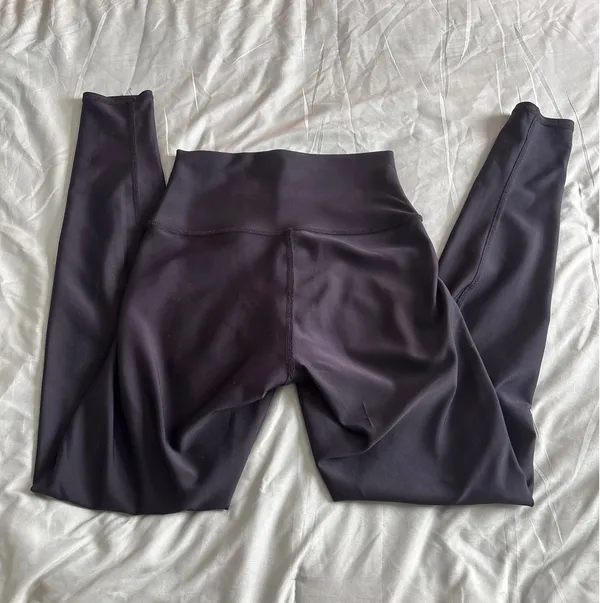 Alo Yoga Leggings - Image 5