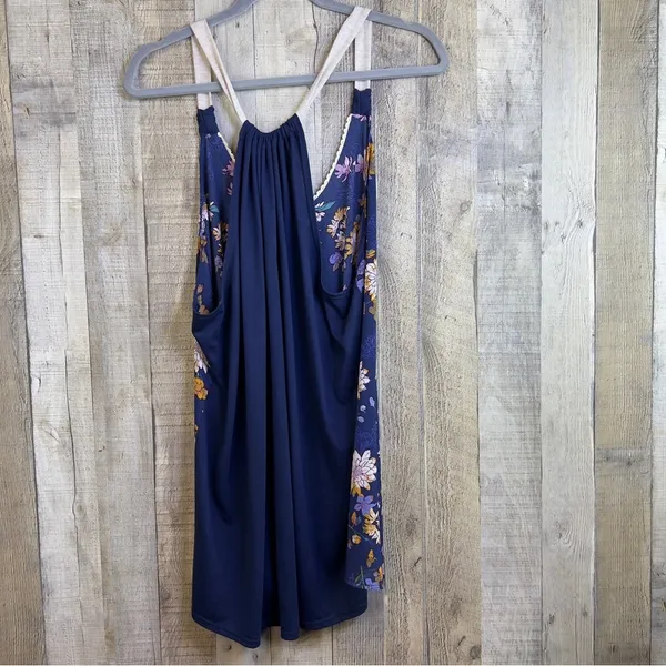 Jolt Size 2X V-Neck Floral Strappy Top - Image 2