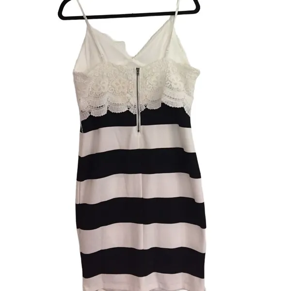Boutique body con crochet top dress size l - Image 3
