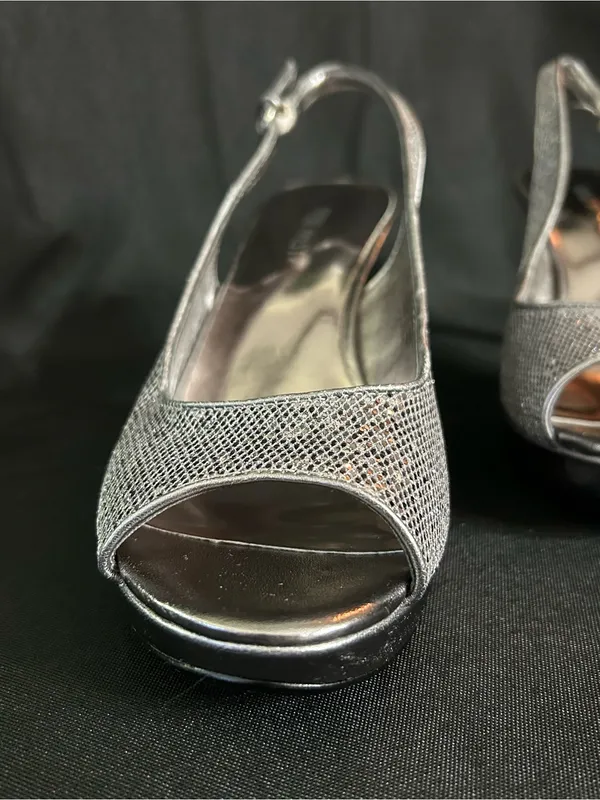 Nine West Women’s Silver Glitter Slingback Peep-Toe Heels 7.5 - Image 6