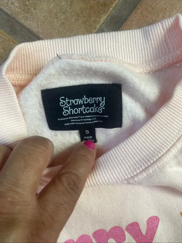 Pink 'Berry Christmas' Graphic Crewneck Sweatshirt - Image 2