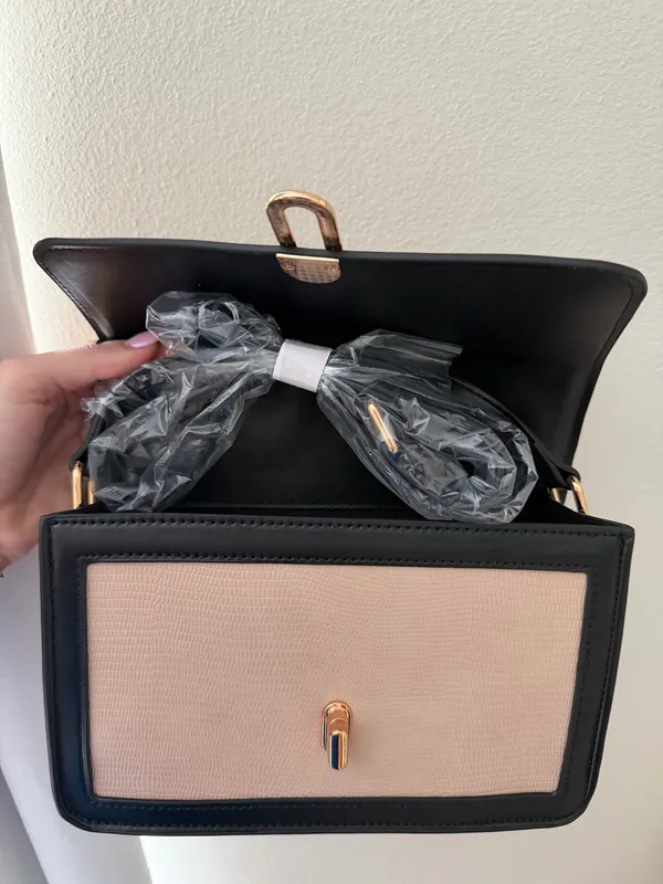 Shoulder purse. NWT Tan - Image 2