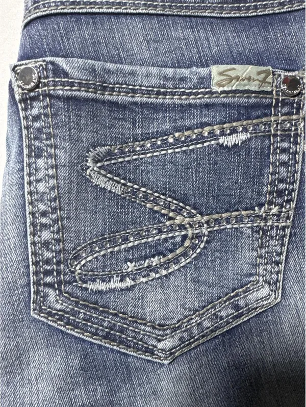 Seven7 Women's Skinny Jeans Size 10 with Rhinestone Embellished Pockets - Image 6