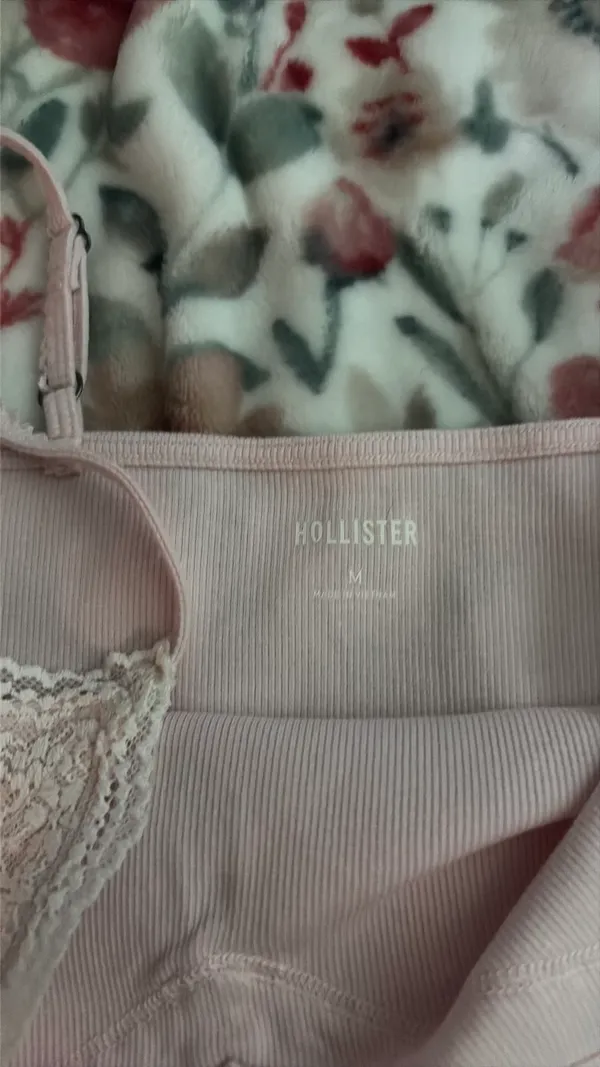 Hollister Lace Trim Tank Top - Image 4