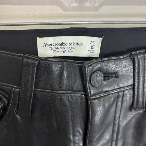 Abercrombie & Fitch 90s Relaxed Vegan Leather Ultra High Rise Pants Black 25 0S - Image 6