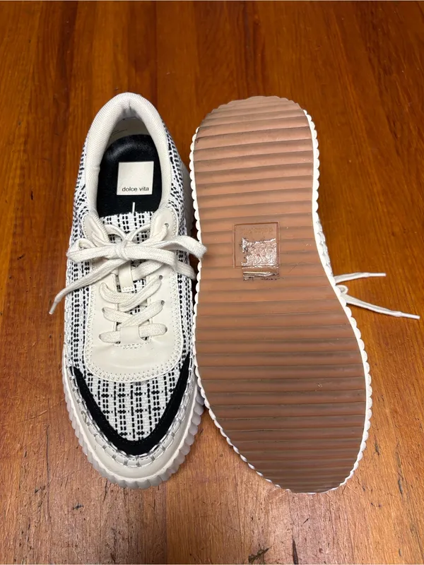 Dolce Vita Cream & Black Knit Platform Sneakers - Image 4