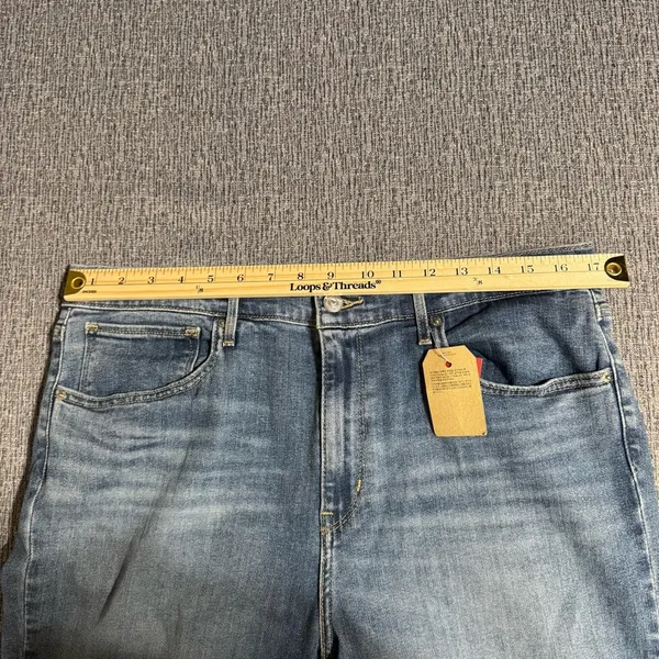 Levi’s 724 High Rise Straight Cropped Jeans - Image 10