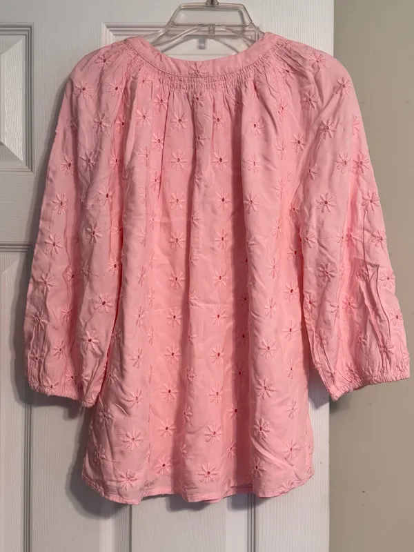Crown & Ivy Pink Daisy Eyelet Embroidery 3/4 Sleeve V-neck Cotton Blouse Size XS - Image 2