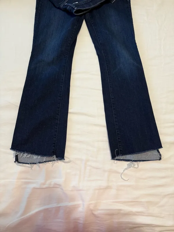 MOTHER The Insider Denim Crop Step Fray - Image 7