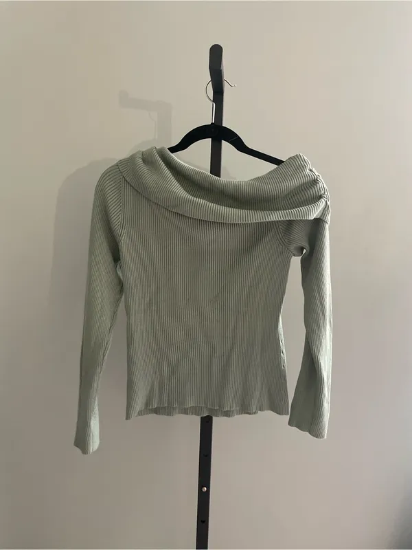 Abercrombie Asymmetrical Twist Top Sweater Green Size Medium - Image 5