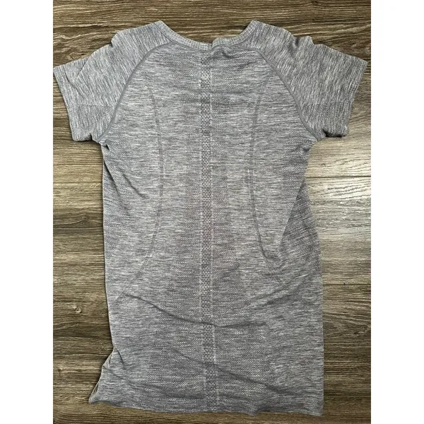 Lululemon Swiftly Tech Short Sleeve 2.0 Slate / White Size 10 - Image 5