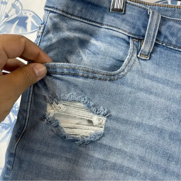 American Eagle Outfitters Women's Blue Distressed Jeans SZ 14 - Image 4